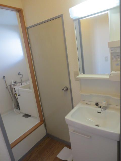 Washroom. Independent wash basin