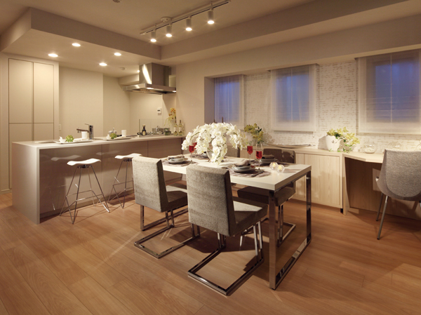 Interior.  [dining] total ・ Beautiful specification that sticks to the design. Adopt a face-to-face counter. It is met in the deep rest as soon as I arrived back in the house, days, Was aimed at planning for peace and pride is felt.