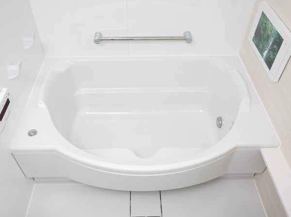 Bathing-wash room.  [Thermos bathtub] It has adopted a thermos tub to suppress a decrease in hot water after four hours directly warmth to the adoption of the tub insulation and high thermal insulation effect bath cover the tub to about 2.5 degrees within. (Depending on some conditions. )