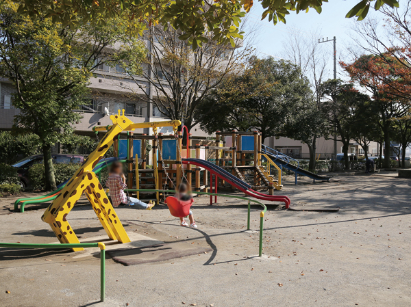 Surrounding environment. Higashikasai Sakura park (about 10m / 1-minute walk)