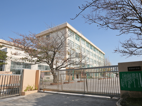 Surrounding environment. Higashikasai junior high school (about 310m / 4-minute walk)