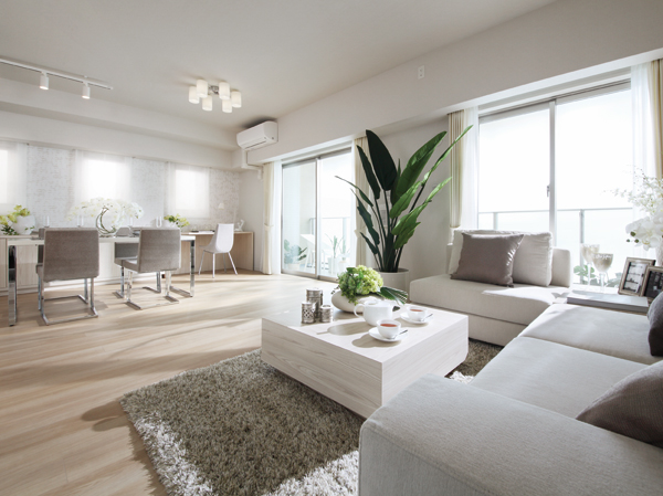 Room and equipment. Meet the living is richness and openness of the privileged environment around, Two-sided lighting living ・ dining. Good outlook, Encourage the petting of the family, Space designed to deepen ties. (All models Room C type interior photograph of me (design change ・ Application end) ・ Including some options (application termination))