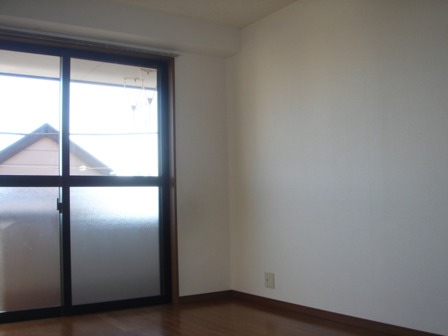 Living and room. Western-style 6 Pledge