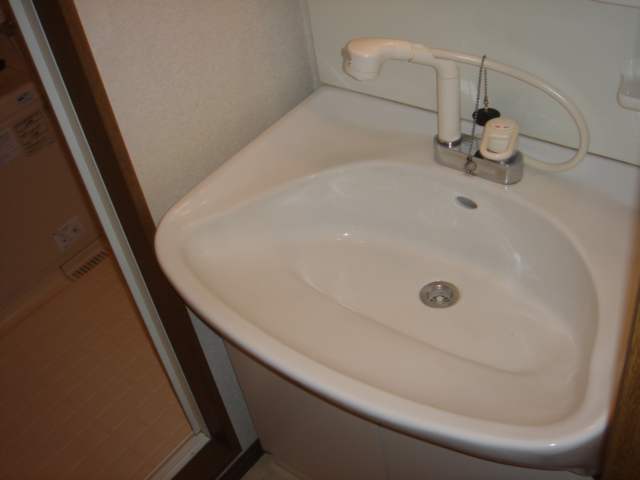 Washroom. Shampoo is with Dresser. 