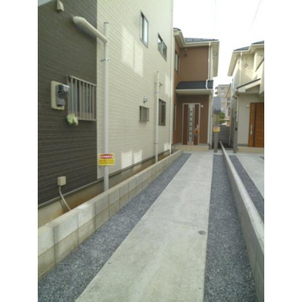 Convenience store. FamilyMart Shishibone 140m up to two-chome