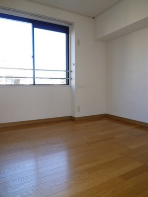 Living and room. The north side of the Western-style 6 quires