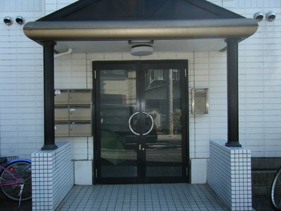 Entrance. Auto-lock with entrance