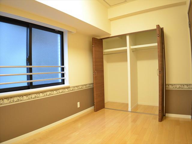 Non-living room. Plenty of storage