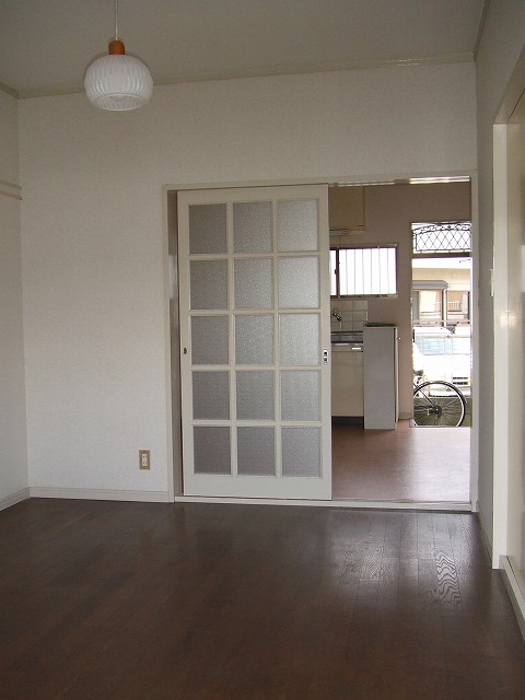 Living and room. Storage abundant closet