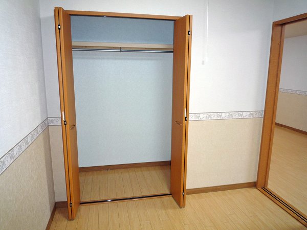 Receipt. Western-style room storage