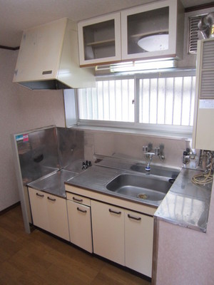 Kitchen. Two-burner gas stove installation Allowed