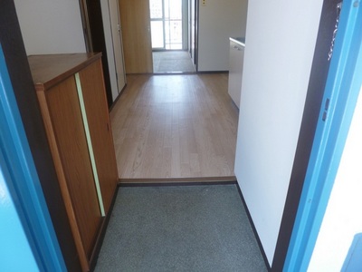 Entrance. It comes with a shoebox.