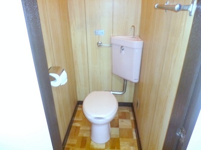 Toilet. Popular bus ・ Restroom.