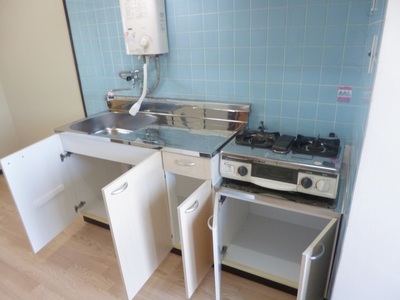 Kitchen. Two-burner gas stove is installed Allowed.