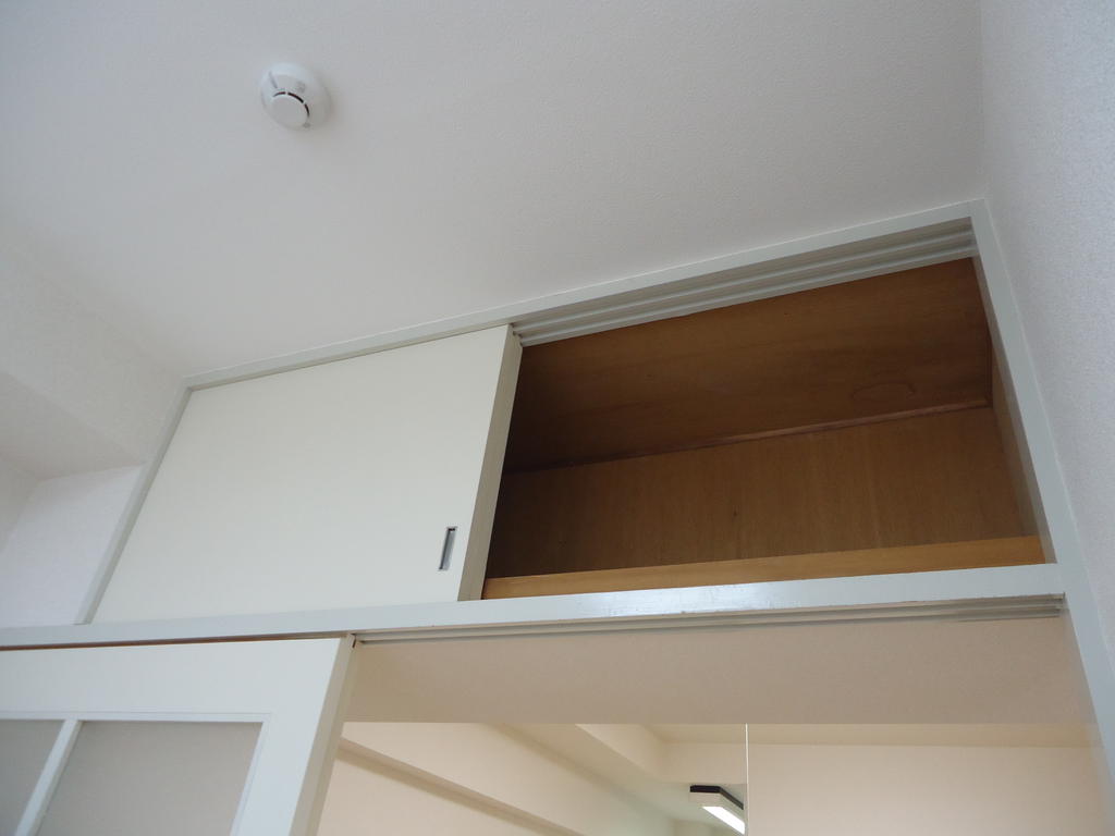 Receipt. Upper closet