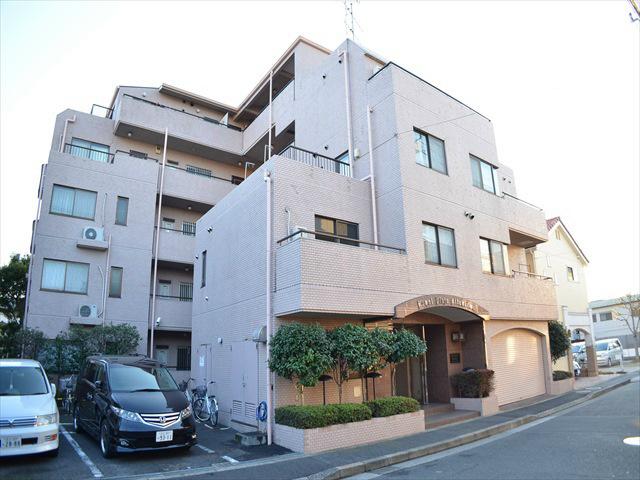 Local appearance photo. 1990 Built in tile stuck Mansion