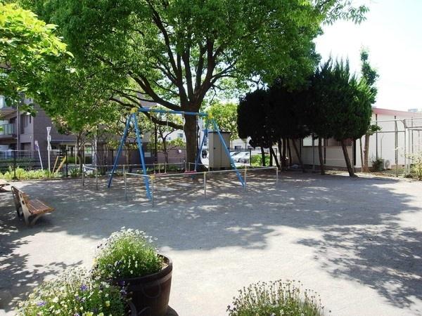 Other local. Adjacent park for children playground