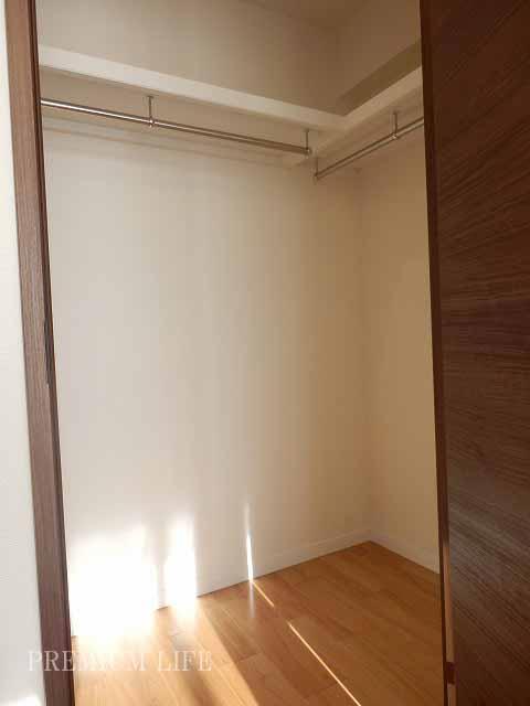 Receipt. The Western-style about 7.7 Pledge we have with a walk-in closet