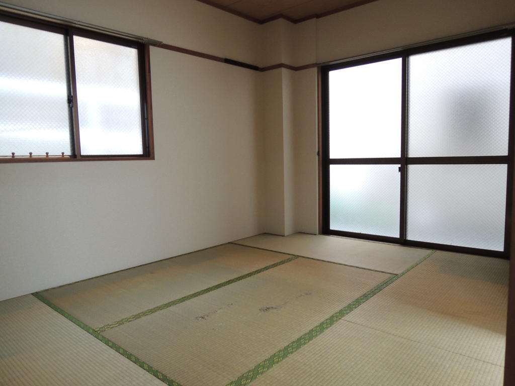 Other room space. The same type reference photograph