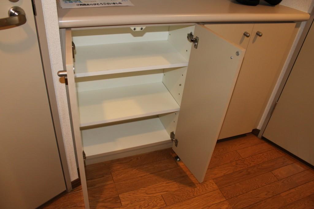 Receipt. Shoes closet equipped