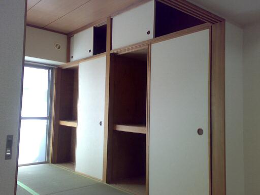 Receipt. Japanese-style room 6 tatami, With upper closet closet between the two