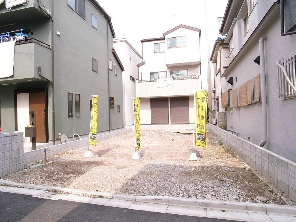 Local photos, including front road. Local Photos