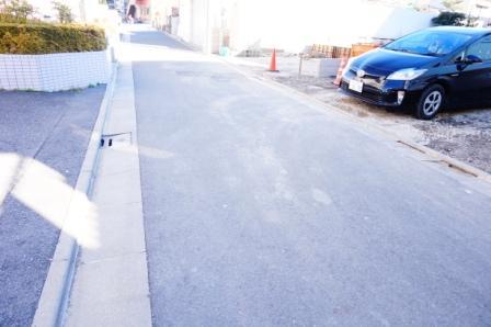 Local photos, including front road. Local (12 May 2013) Shooting