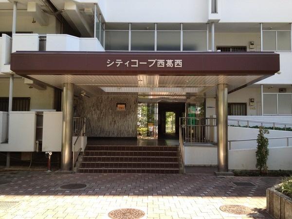 Entrance. Common areas