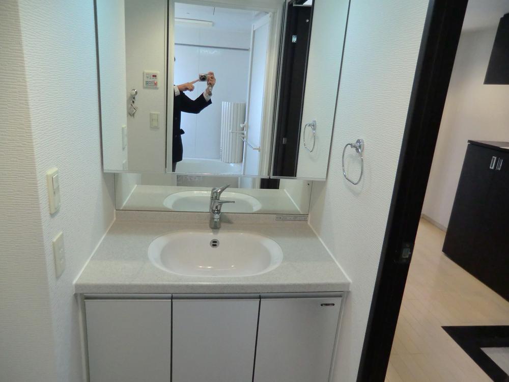 Wash basin, toilet. Wash room is also very beautiful as you can see.