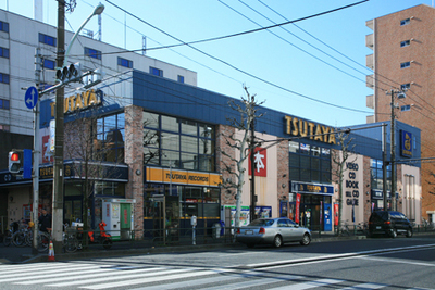 Dorakkusutoa. TSUTAYA Higashi-Ojima shop 748m until (drugstore)