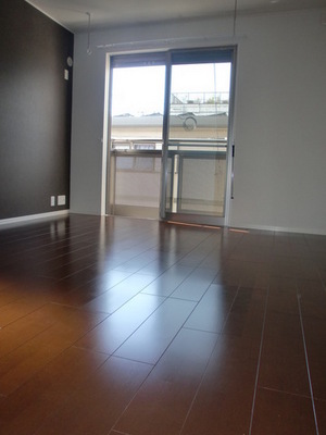 Living and room. It is a bright room