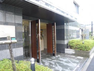 Entrance. Very beautiful entrance before Built 2004