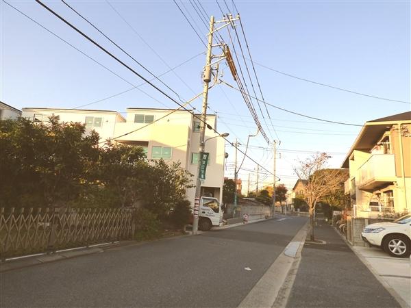 Local photos, including front road. Front road 2013 / 11 shooting