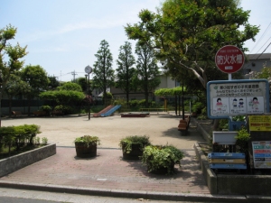 park. 129m until Higashikoiwa too much of a child park (park)