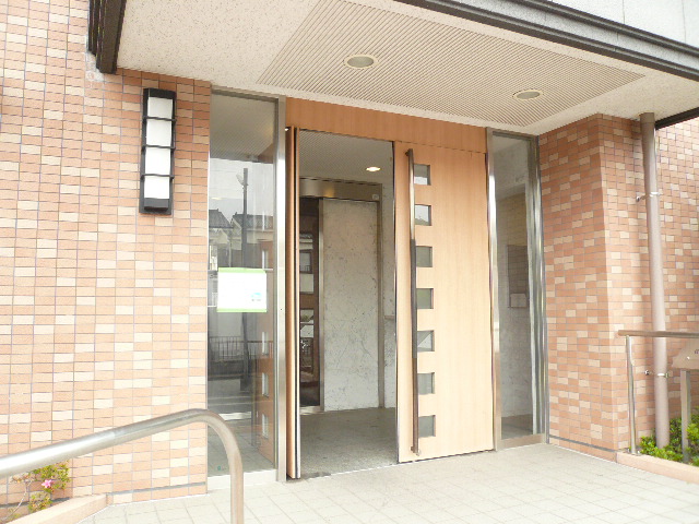 Entrance. Auto with lock ☆ 