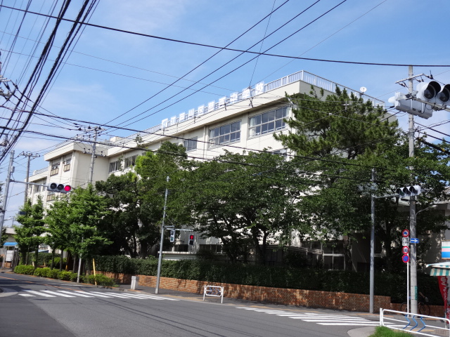 Junior high school. 772m to Edogawa Ward Kasai junior high school (junior high school)
