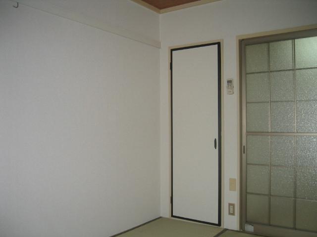 Living and room. Japanese-style room (same type)