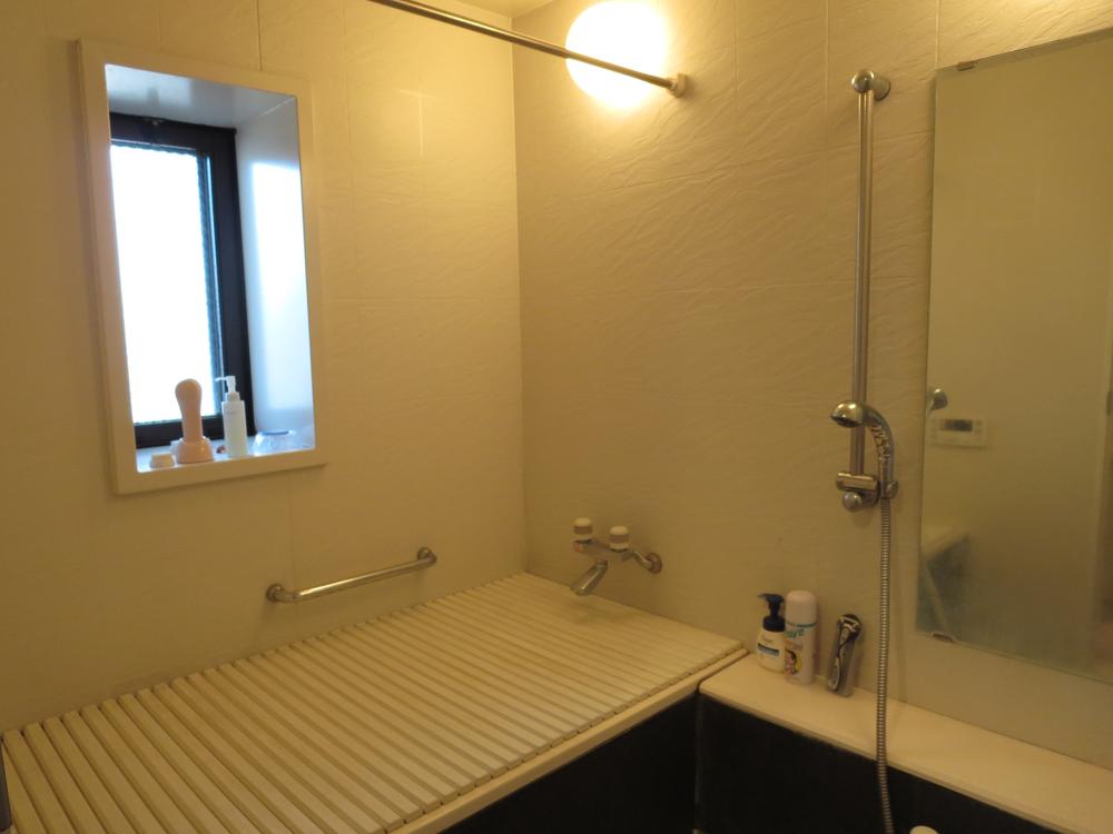 Bathroom. There is a window in the bathroom, Ventilation is good. It is a pleasant morning sun plug because the faces on the east side