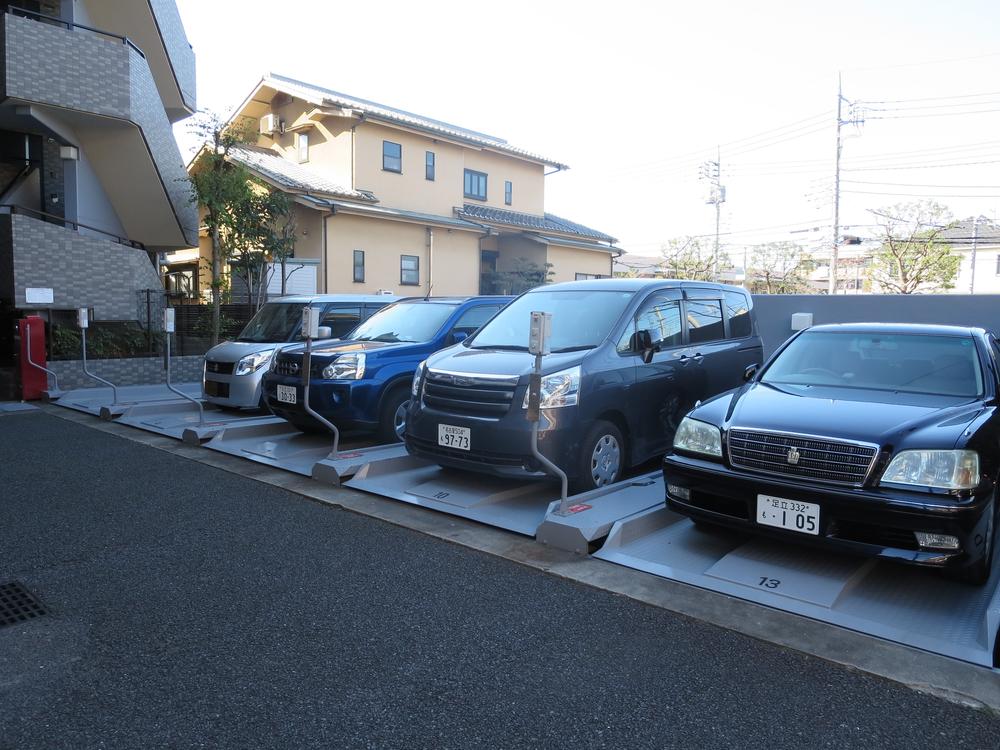 Parking lot. Mechanical parking is available free (2013 of November)