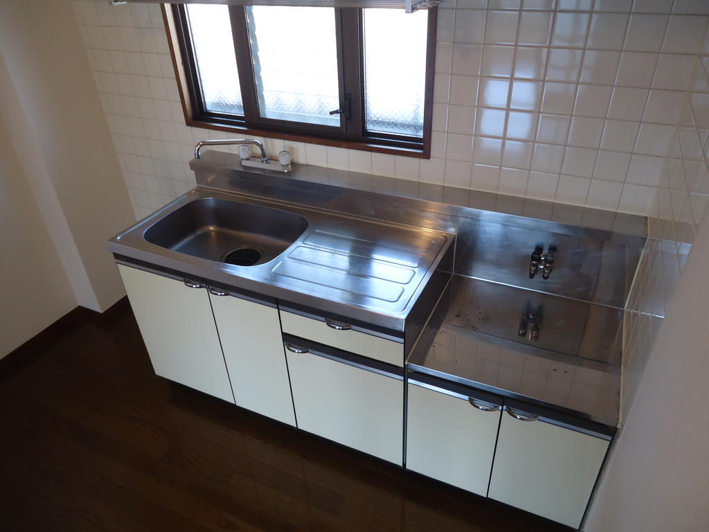 Kitchen. Two-burner stove installation Allowed