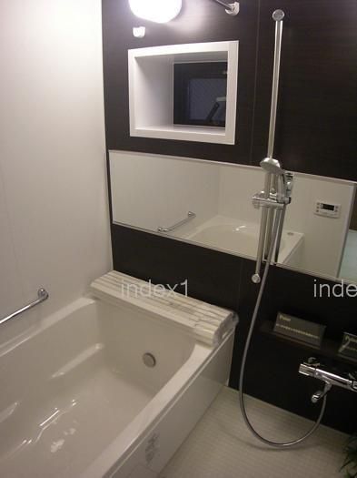 Bathroom. Convenient reheating ・ With bathroom dryer!