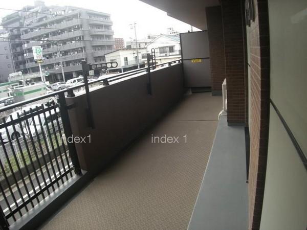 Balcony. A lot of laundry Hoseru spacious balcony!