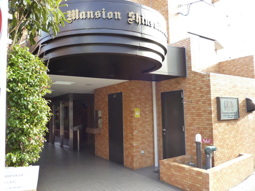 Entrance. Common areas