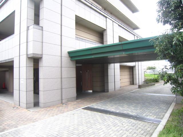 Entrance. Common areas