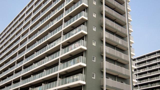 Local appearance photo. Old condominium main "Sumitomo Realty & Development Co., Ltd.", "Co., Ltd. Nippon Steel City Development"