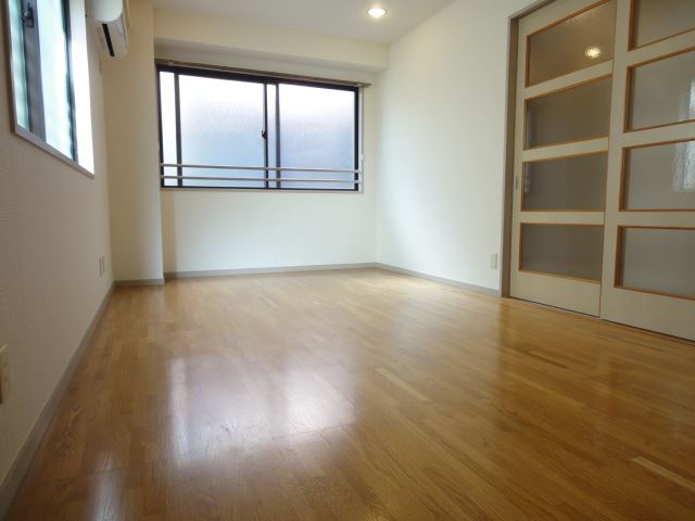 Living and room. Spacious living-dining