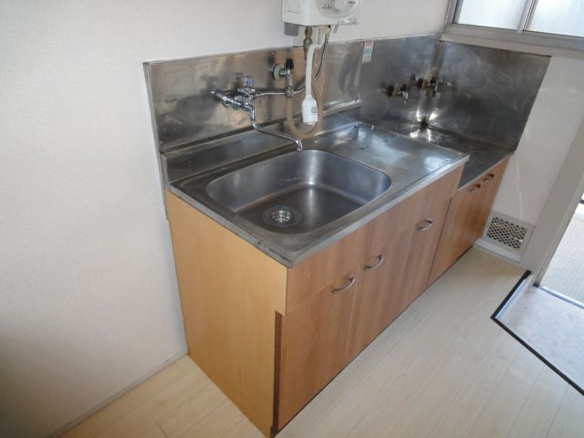 Kitchen. Furnished Home Appliances