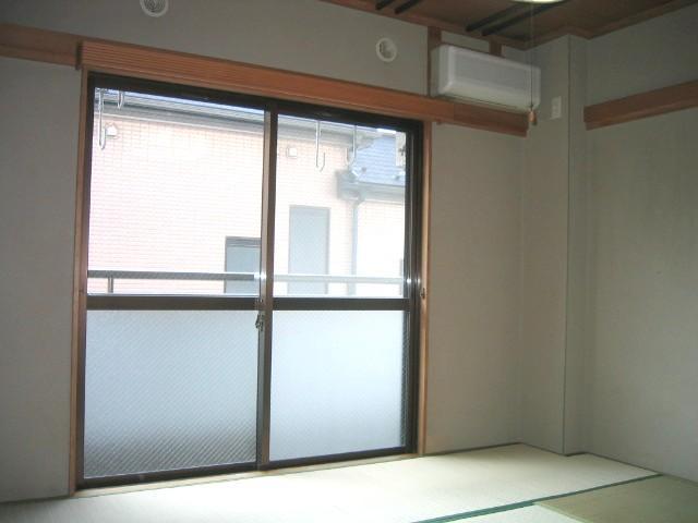 Living and room. Japanese-style room 2 (same type)