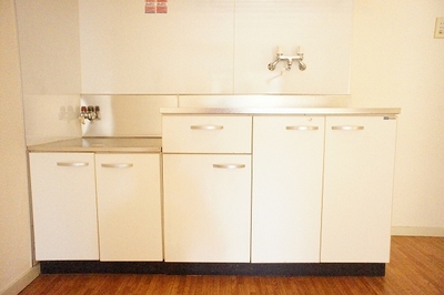 Kitchen. 2-neck is a gas stove can be installed kitchen