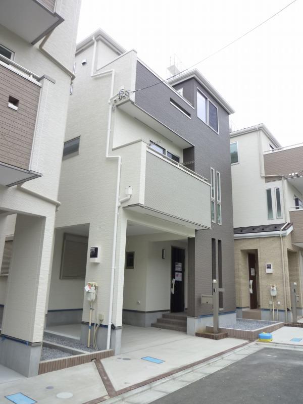 Local appearance photo. Local (11 May 2013) Shooting